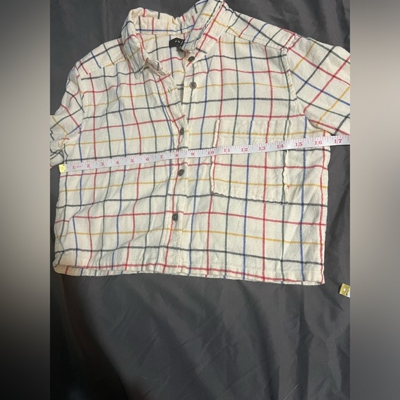 #307 Button up crop - Picture 7 of 7